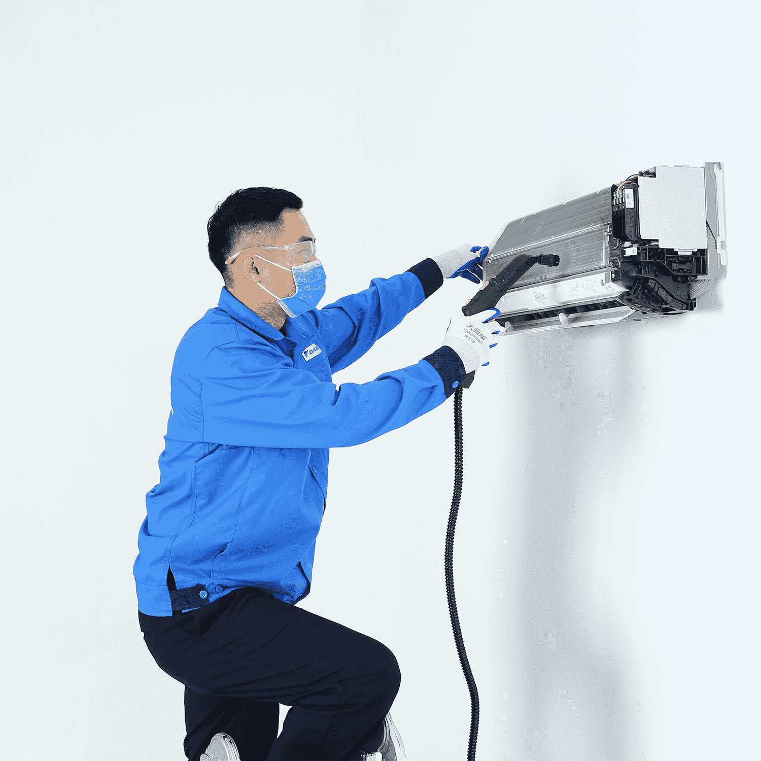 Daikin có đội ngũ kỹ thuật viên chuyên nghiệp, sẵn sàng hỗ trợ khách hàng mọi lúc, mọi nơi.